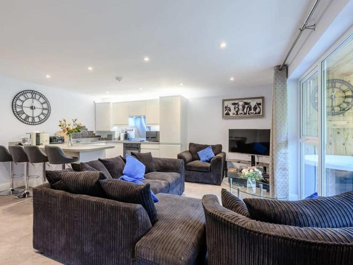 Holiday home The Hideout, A Detached Lodge, Hot Tub, Heating, Wifi & Parking Long Bredy