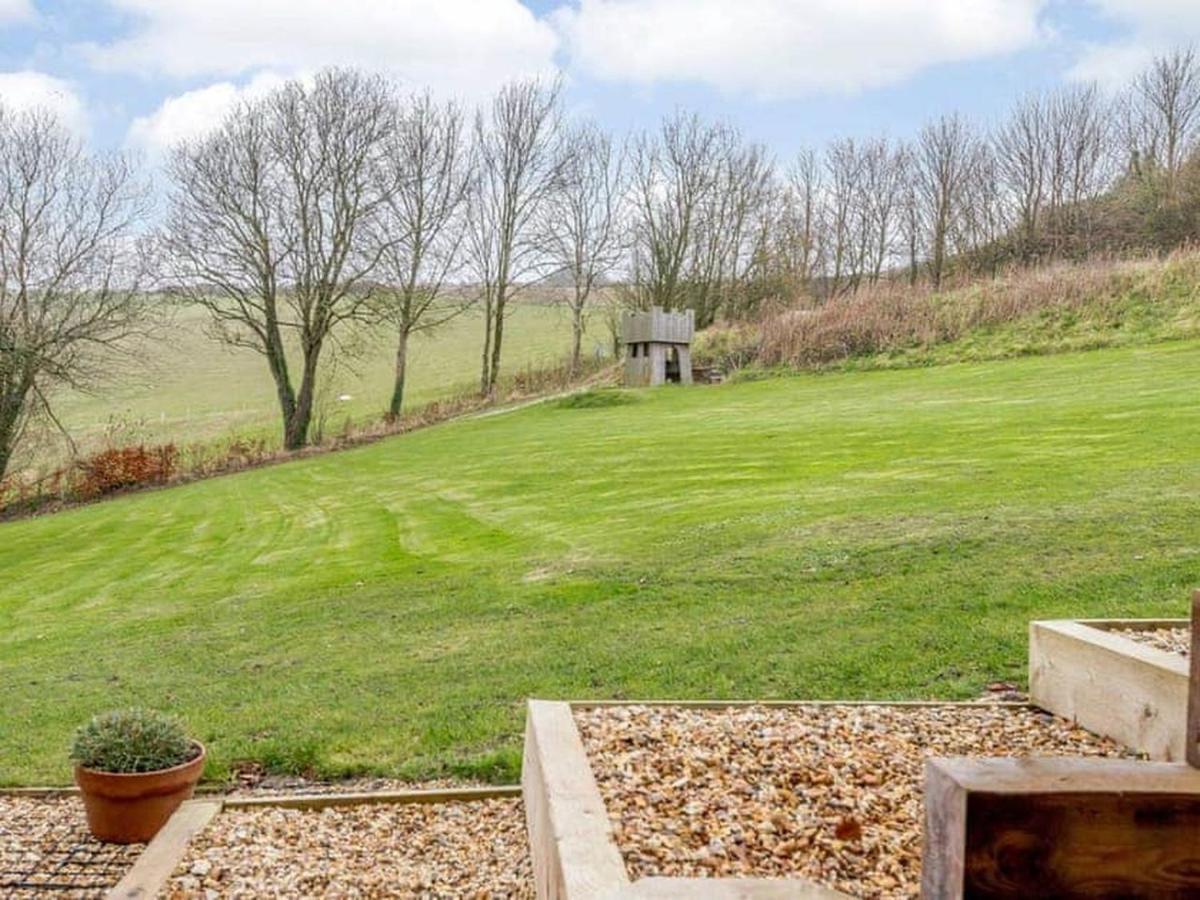 The Hideout, A Detached Lodge, Hot Tub, Heating, Wifi & Parking Long Bredy