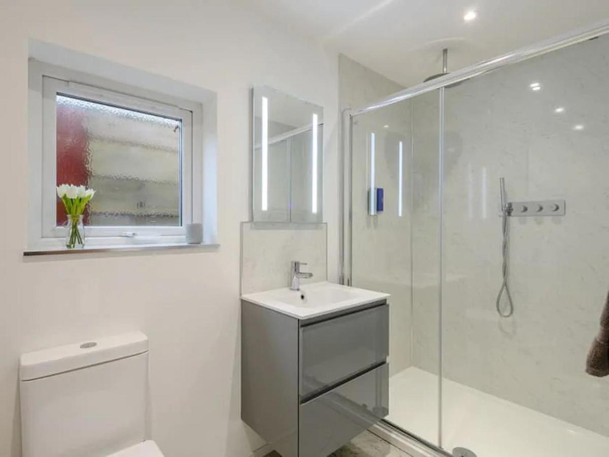 Holiday home The Hideout, A Detached Lodge, Hot Tub, Heating, Wifi & Parking