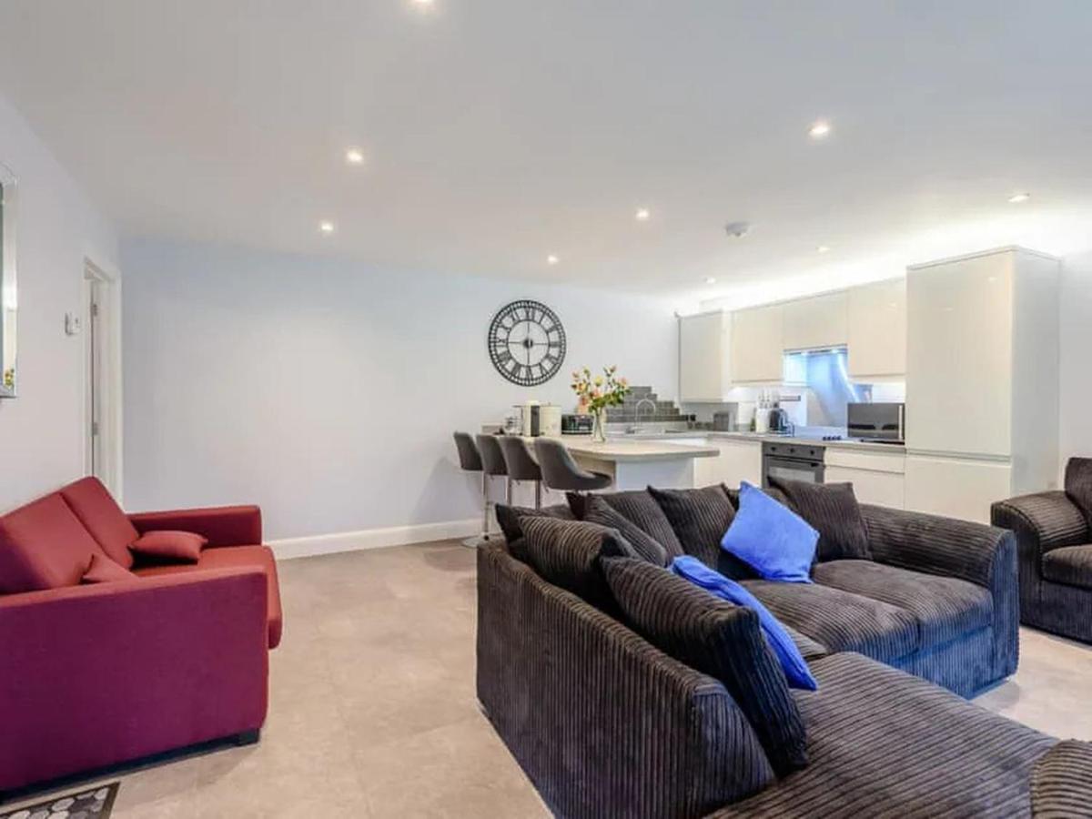 The Hideout, A Detached Lodge, Hot Tub, Heating, Wifi & Parking * Long Bredy
